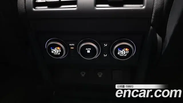 Land Rover Defender 2023 — ფოტო 31/33