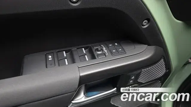 Land Rover Defender 2023 — ფოტო 9/33