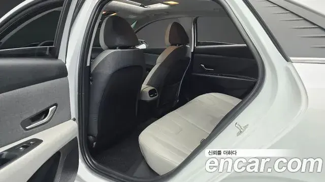 Hyundai The New Avante Hybrid 2021 — ფოტო 11/20