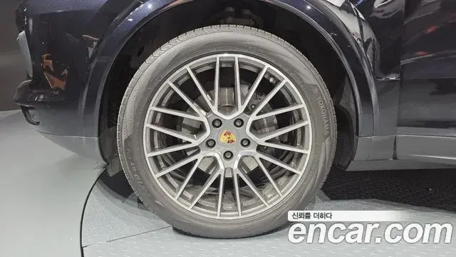 Porsche Cayenne 2020 — Photo 14/32