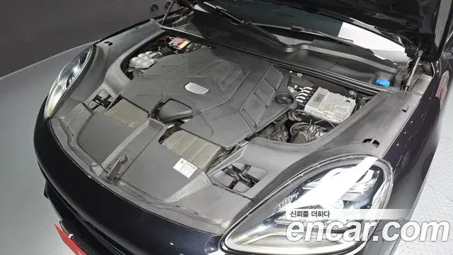 Porsche Cayenne 2020 — Photo 10/32