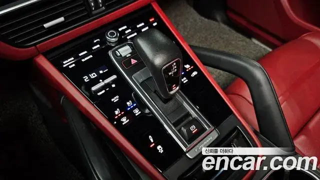 Porsche Cayenne 2020 — Photo 7/32