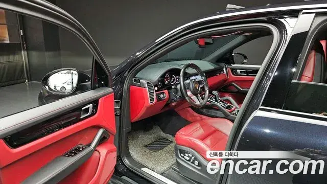 Porsche Cayenne 2020 — Photo 23/32