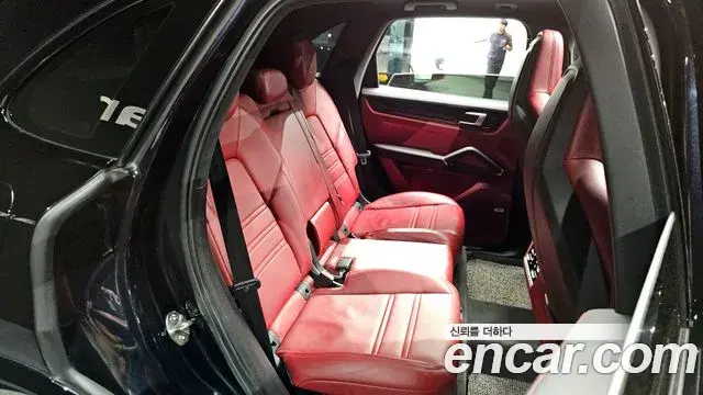 Porsche Cayenne 2020 — Photo 20/32
