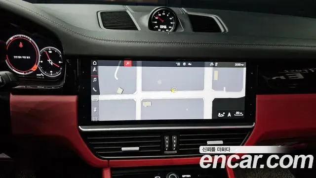 Porsche Cayenne 2020 — Photo 15/32