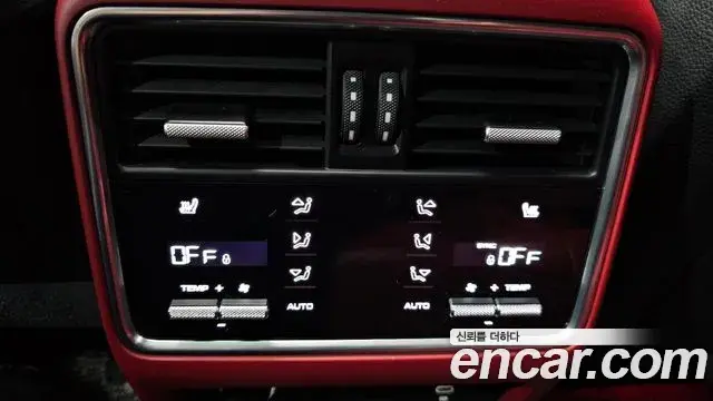 Porsche Cayenne 2020 — Photo 8/32