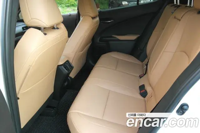 Lexus UX300h 2024 — ფოტო 5/20