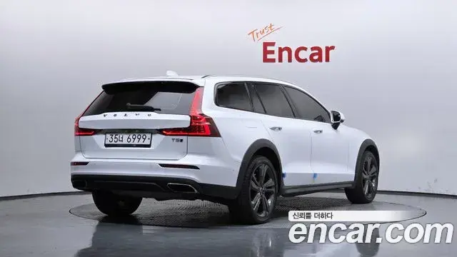 Volvo V60 Cross Country 2019 — ფოტო 11/20