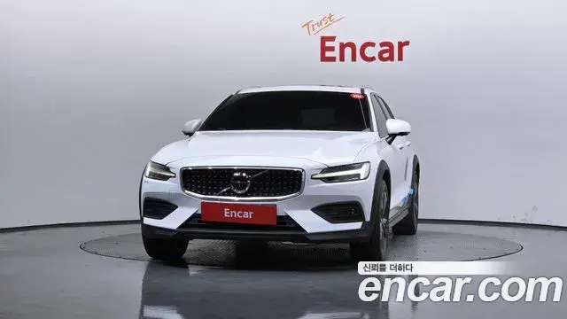 Volvo V60 Cross Country 2019 — ფოტო 13/20