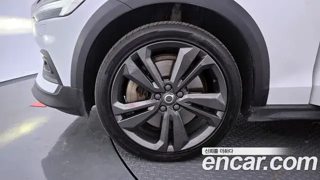 Volvo V60 Cross Country 2019 — ფოტო 12/20