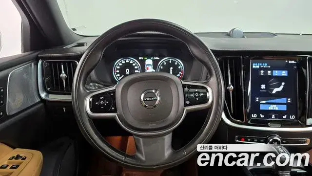 Volvo V60 Cross Country 2019 — ფოტო 3/20