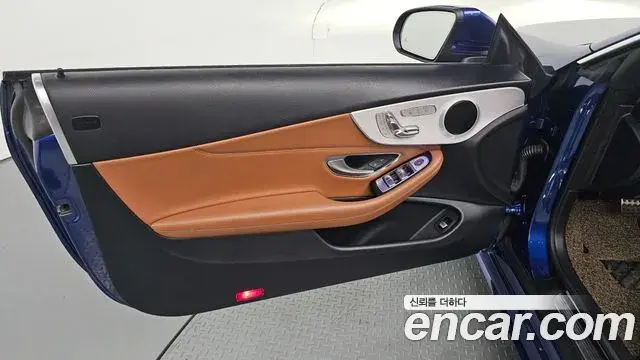Mercedes-Benz C-Class 2019 — Şəkil 23/30