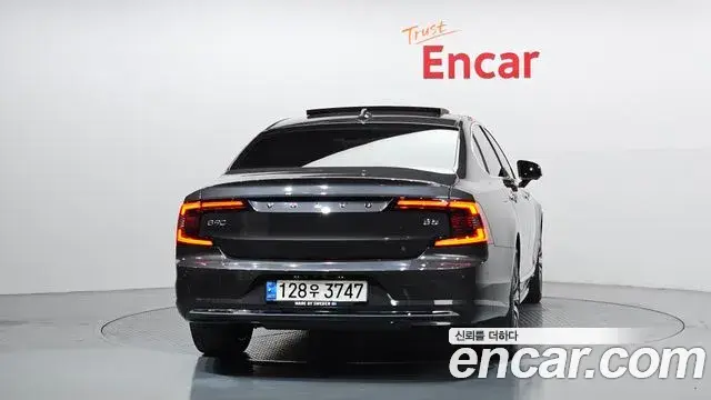 Volvo S90 2022 — ფოტო 13/20