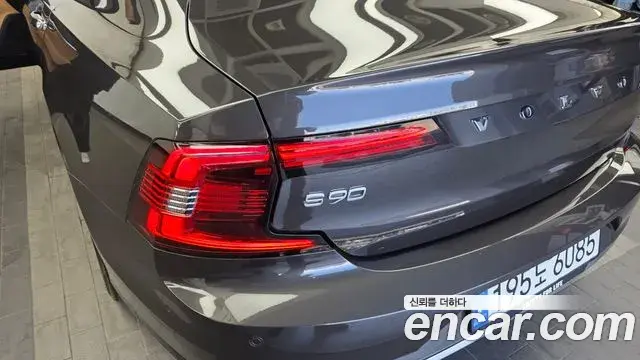 Volvo S90 2022 — ფოტო 29/33