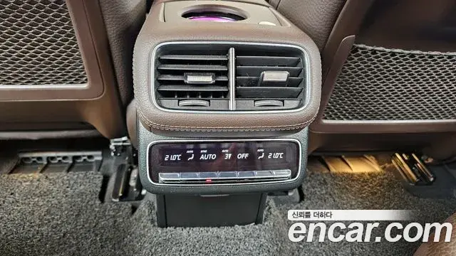 Mercedes-Benz GLS-Class 2023 — ფოტო 32/36