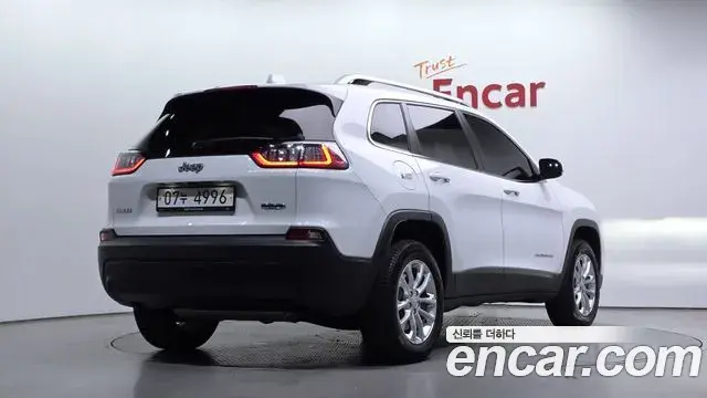 Jeep Cherokee 2019 — Фото 2/20
