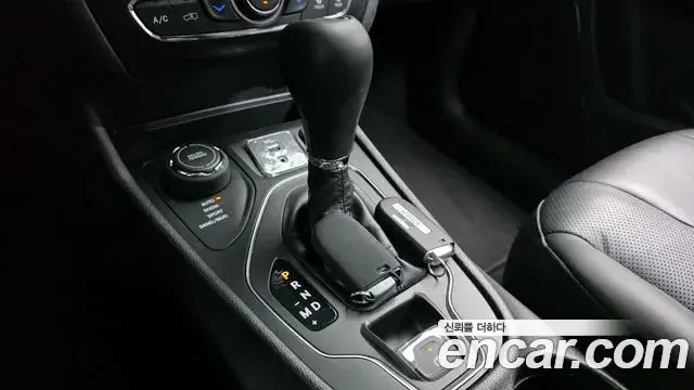 Jeep Cherokee 2019 — Фото 9/20