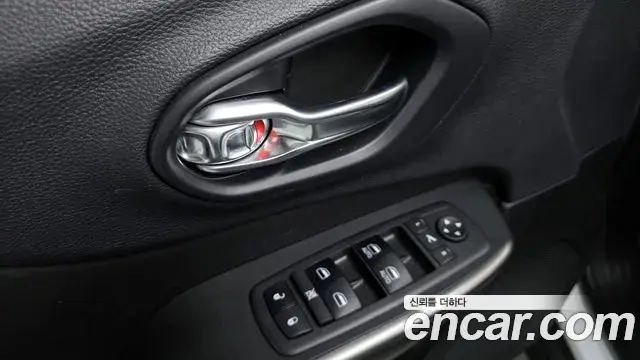 Jeep Cherokee 2019 — Фото 20/20