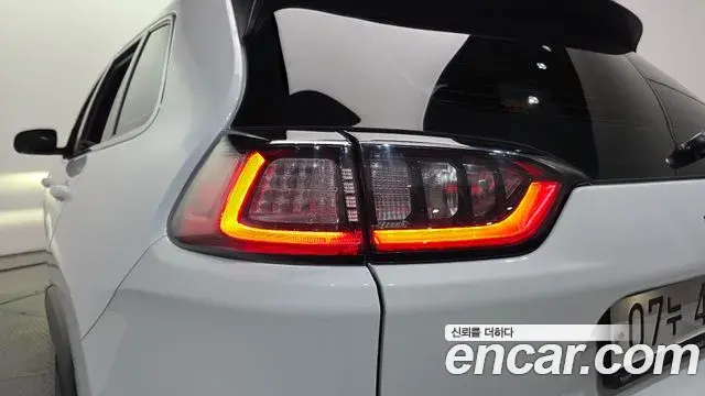 Jeep Cherokee 2019 — Şəkil 16/30