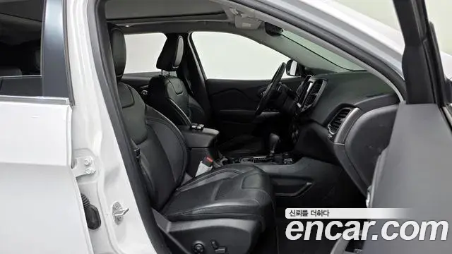 Jeep Cherokee 2019 — Şəkil 12/30