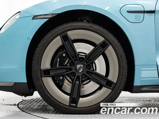 Porsche Taycan 2025 — Photo 13/20