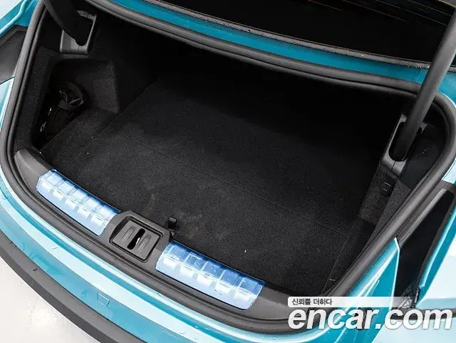 Porsche Taycan 2025 — Photo 10/20