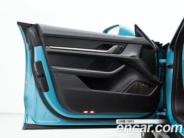 Porsche Taycan 2025 — Photo 16/20