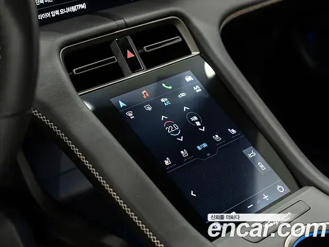Porsche Taycan 2025 — Photo 17/20
