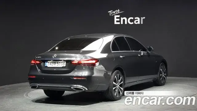 Mercedes-Benz E-Class 2021 — Фото 1/20