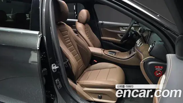 Mercedes-Benz E-Class 2021 — Фото 10/20