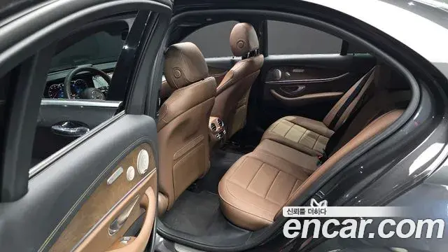 Mercedes-Benz E-Class 2021 — Фото 11/20