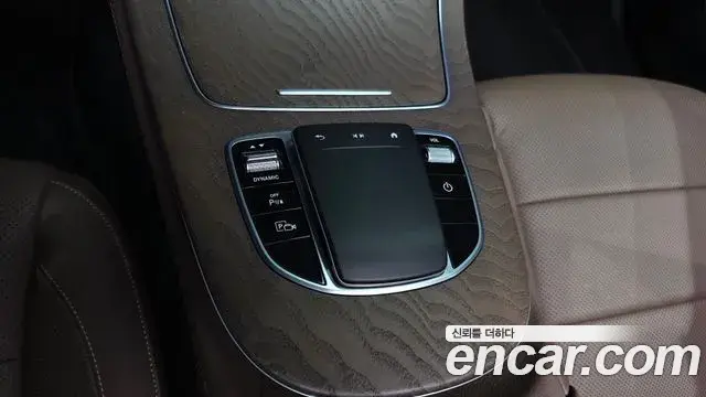Mercedes-Benz E-Class 2021 — Photo 24/31