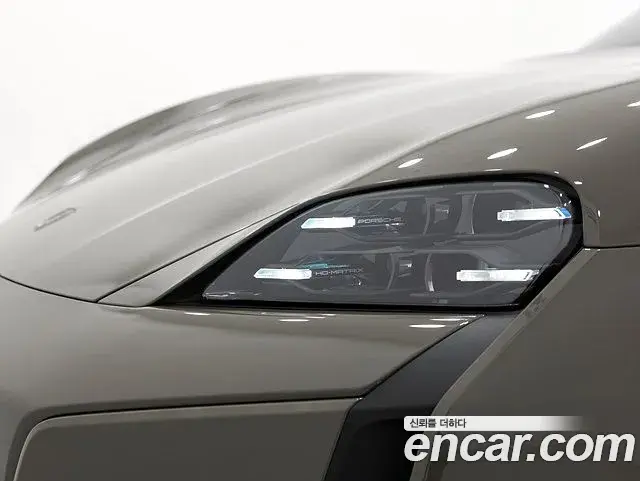 Porsche Taycan 2025 — ფოტო 18/20