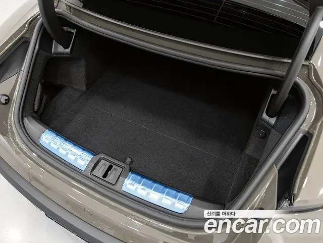 Porsche Taycan 2025 — ფოტო 7/20