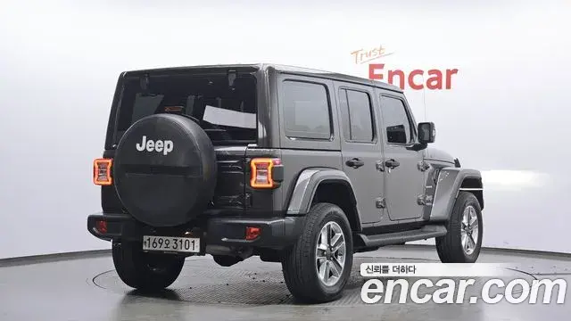 Jeep Wrangler 2018 — Şəkil 2/20
