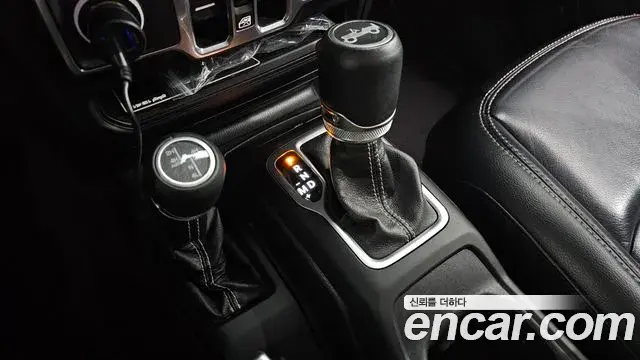 Jeep Wrangler 2018 — Şəkil 3/20