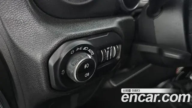 Jeep Wrangler 2018 — Şəkil 19/20