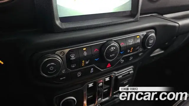 Jeep Wrangler 2018 — Şəkil 8/20