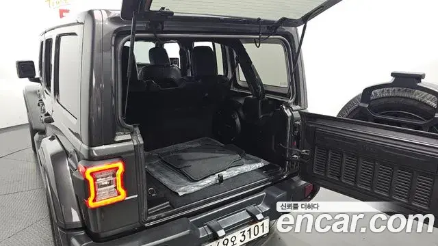 Jeep Wrangler 2018 — Şəkil 9/20