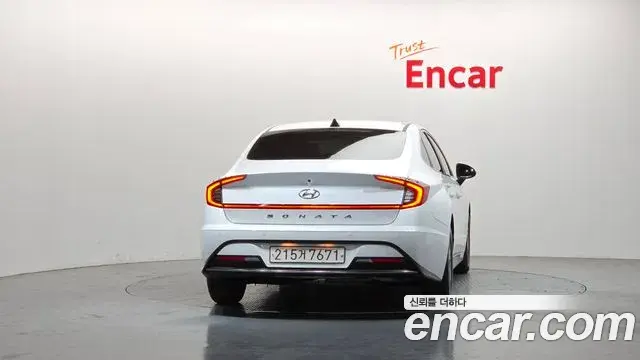Hyundai Sonata Hybrid 2020 — Şəkil 32/33