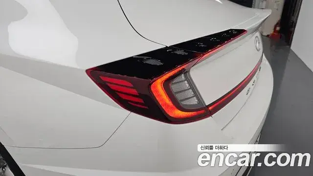 Hyundai Sonata Hybrid 2020 — Şəkil 17/33
