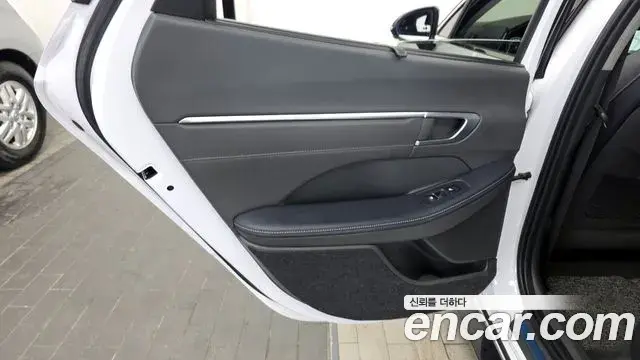Hyundai Sonata Hybrid 2022 — ფოტო 21/33