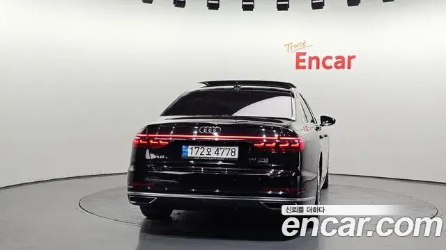 Audi A8 2021 — ფოტო 19/31