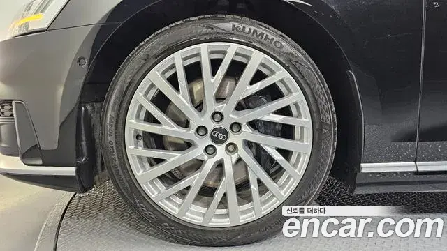 Audi A8 2021 — ფოტო 25/31