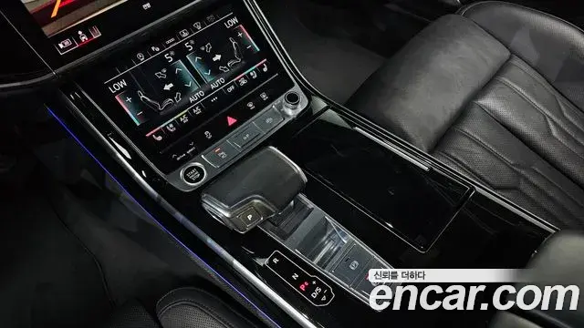 Audi A8 2021 — ფოტო 21/31