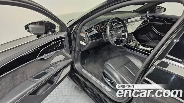 Audi A8 2021 — ფოტო 10/31