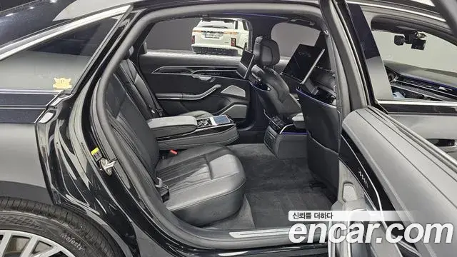 Audi A8 2021 — ფოტო 15/31