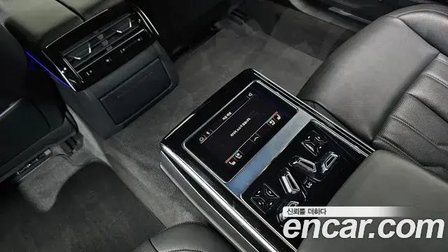 Audi A8 2021 — ფოტო 29/31