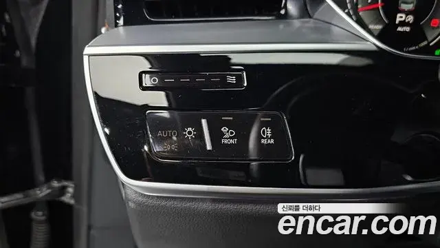 Audi A8 2021 — ფოტო 30/31