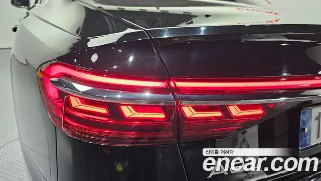Audi A8 2021 — ფოტო 27/31